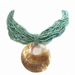 Collar de shakira con concha