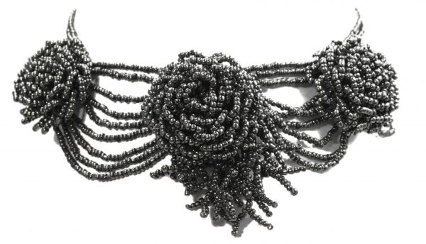 Collar de Shakira con rosas de Shakira