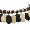 Collar blanco y negro