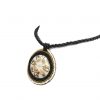 Collar negro de shakira con pendiente